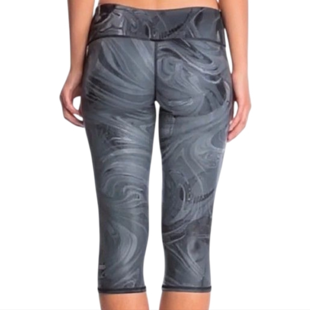 ALO Airbrush Crop Leggings Women Medium Black Gray